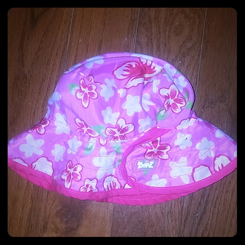 Adjustable swim hat
